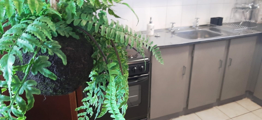 1 Bedroom Property for Sale in Loevenstein Western Cape